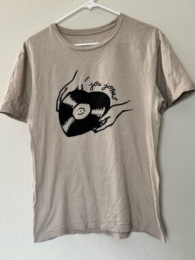 OFFICIAL Joe Jonas Graphic Heart Vinyl Tee in Taupe and Black Size Medium